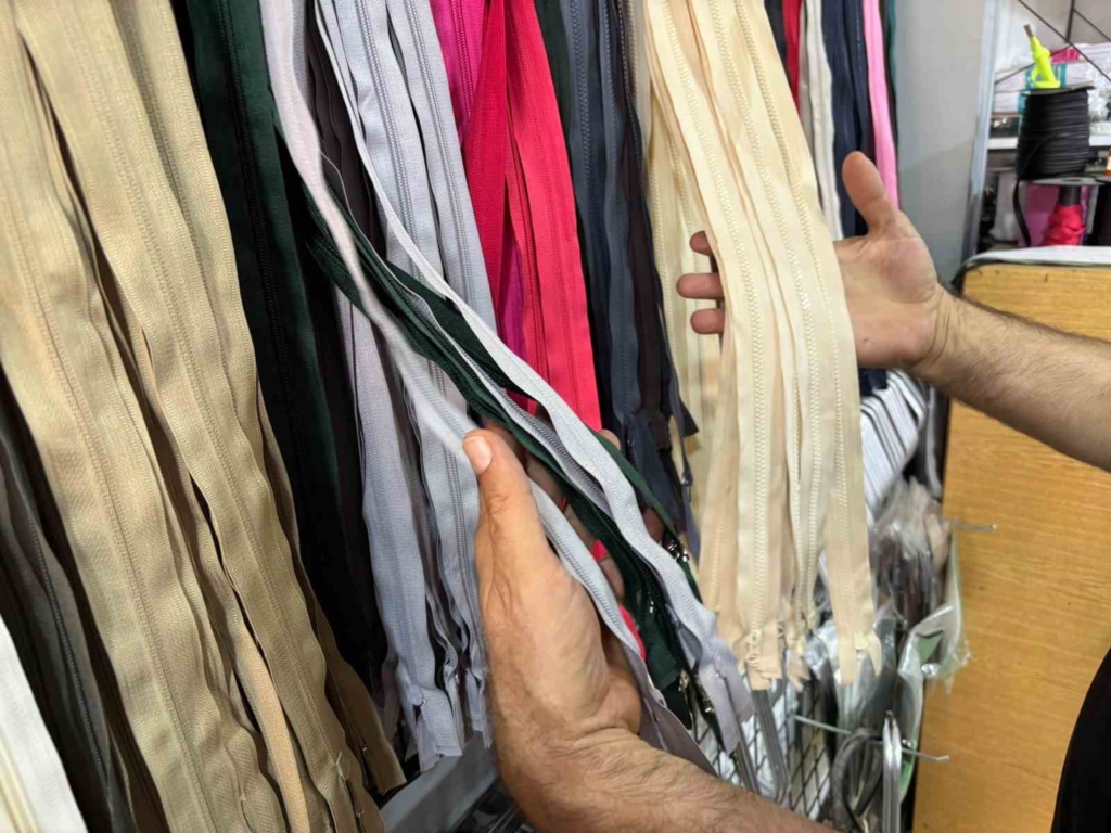 Kış sezonu yaklaştı, fermuar satışları ve tamir talebi hareketlendi