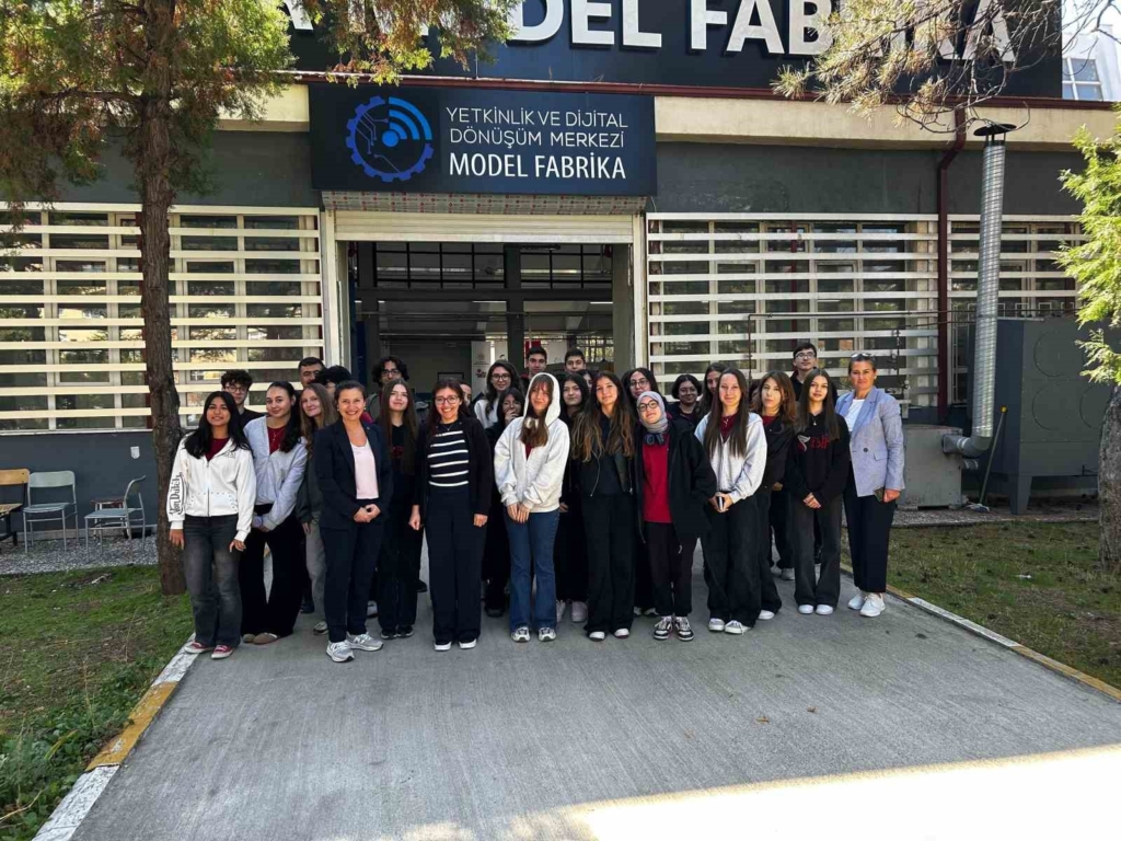 Eskişehir Model Fabrika, İstanbul’dan gelen lise öğrencilerini ağırladı