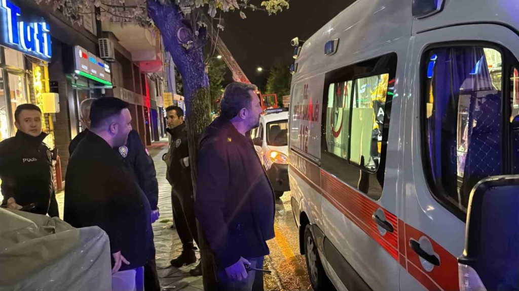 Alkollü şekilde ocağa makarna koyup uyuyakaldı, kendisini yangından kurtaran ekiplere "Borcum ne kadar?" diye sordu