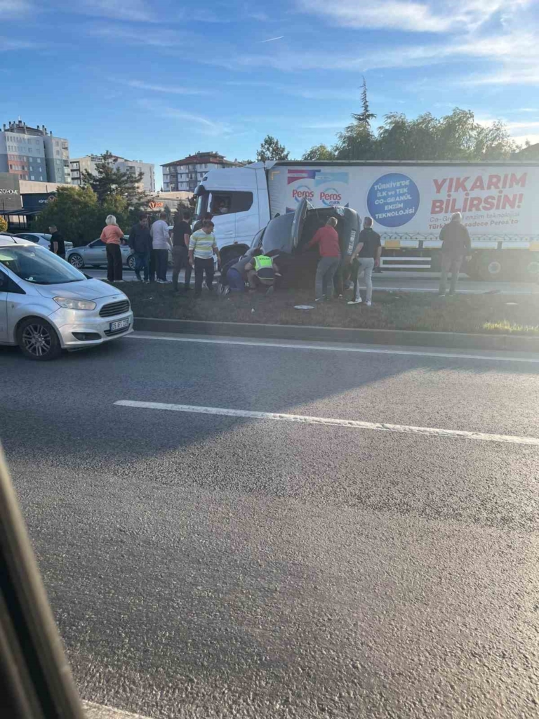Eskişehir’de takla atan araçta sıkışan sürücü kurtarıldı